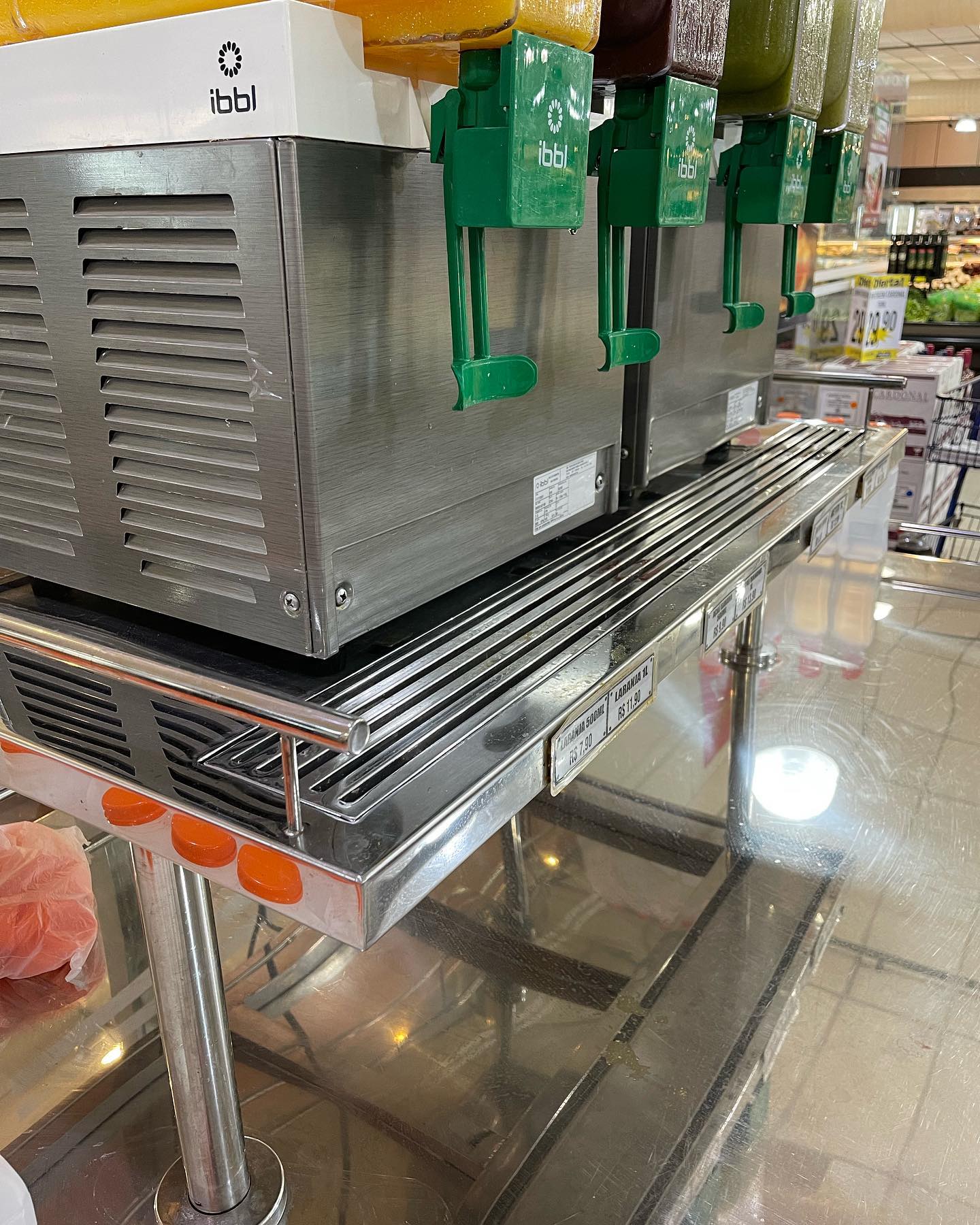 Suporte e mesa para refresqueira